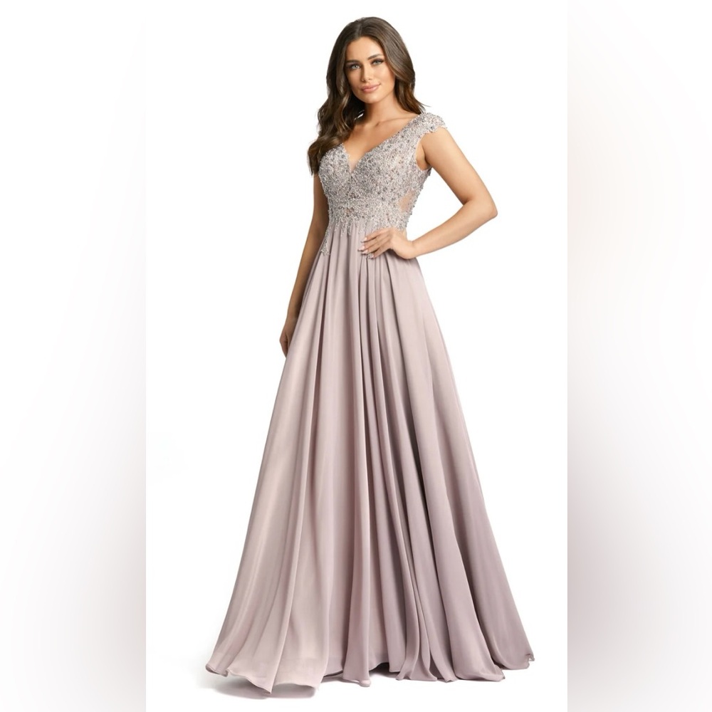 APPLIQUED CAP SLEEVE BODICE FLOWY GOWN Size 16 Color Vintage Lilac